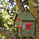 Vogelfutterhӓuser im Garten