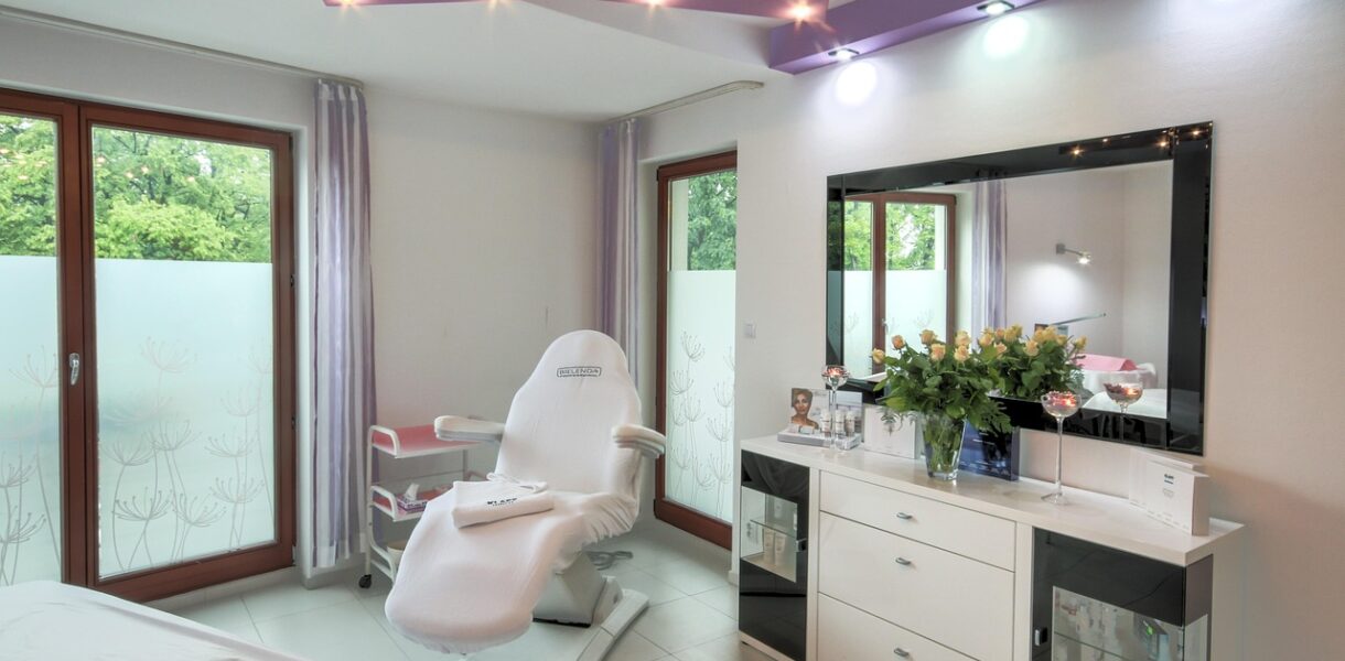 Behandlungen überlässt man besser dem Schönheitssalon